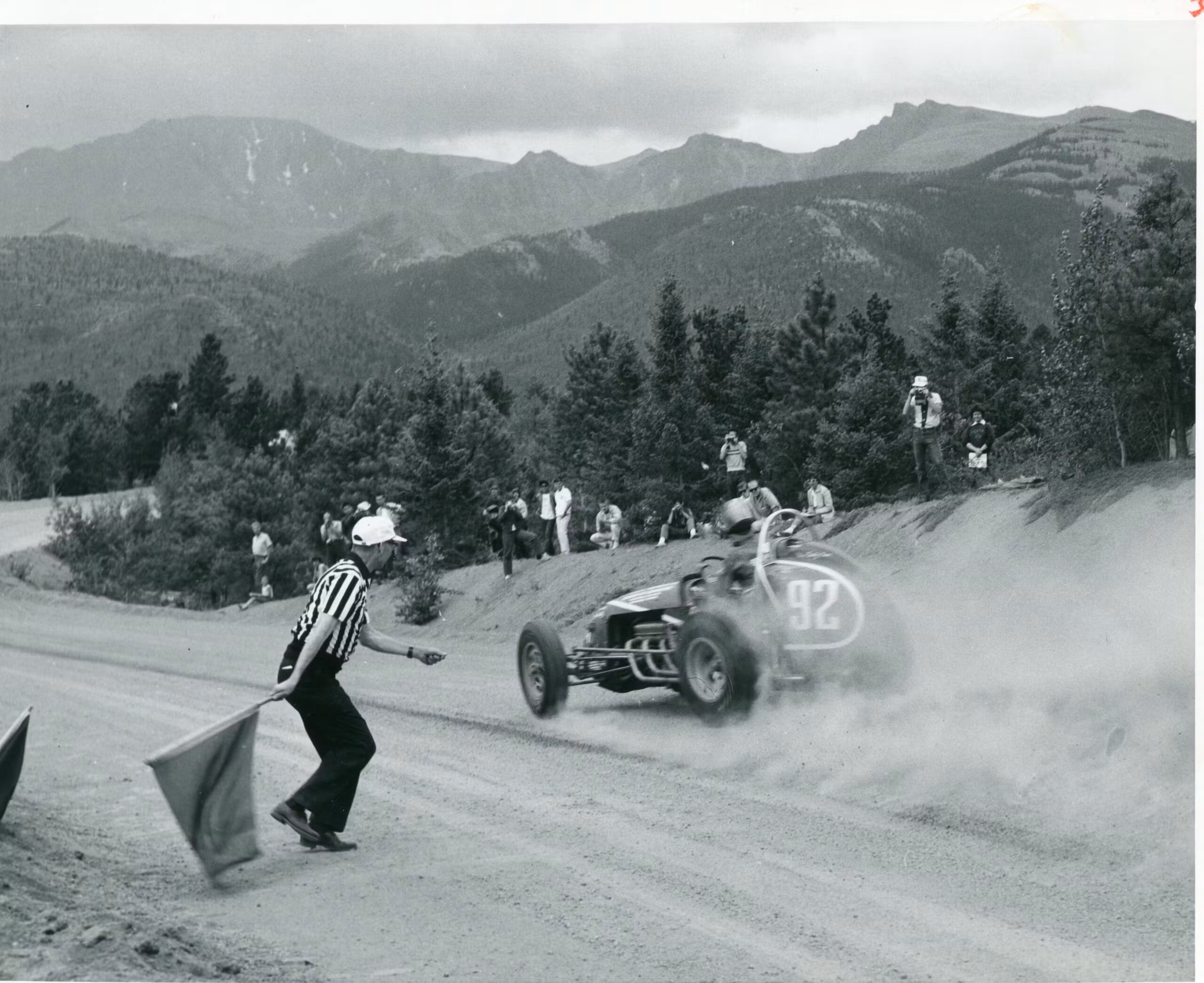 HK_PP_Bobby-Unser-open-wheel-start-line-1963-PPIHC-Archieves-photo-winner-scaled.jpg