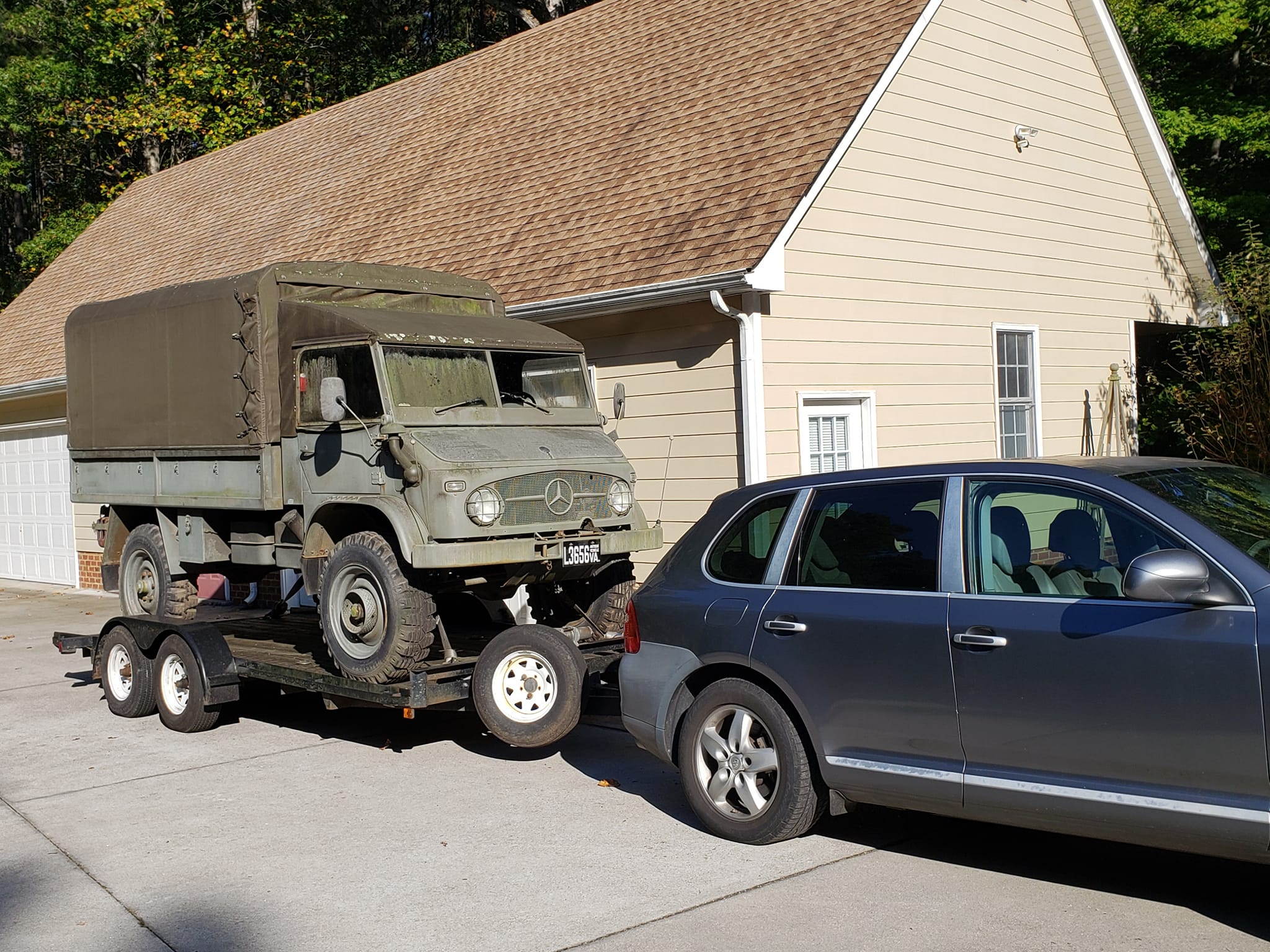 unimog-on-trailer.jpg