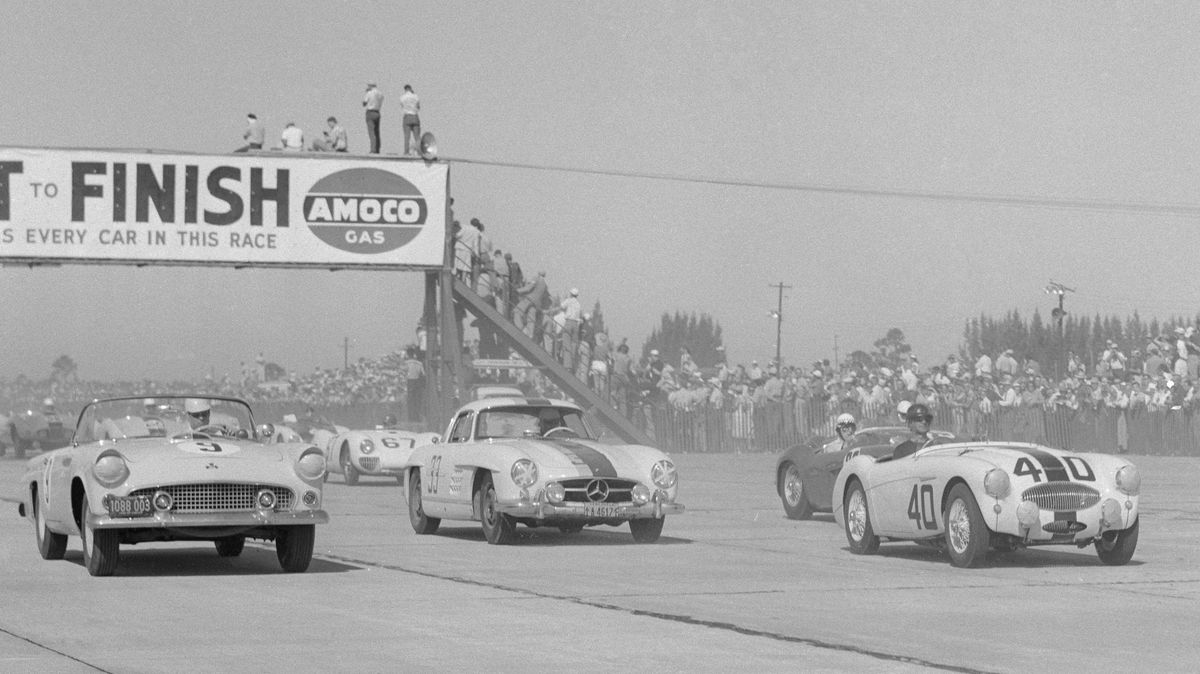 crowds-line-the-fence-at-the-start-of-the-florida-news-photo-1741962134.jpeg