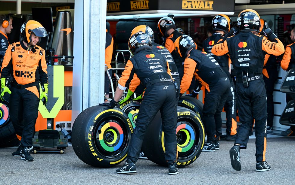 the-mclaren-pit-crew-ready-for-a-stop-during-the-f1-grand-news-photo-1748257383.jpeg