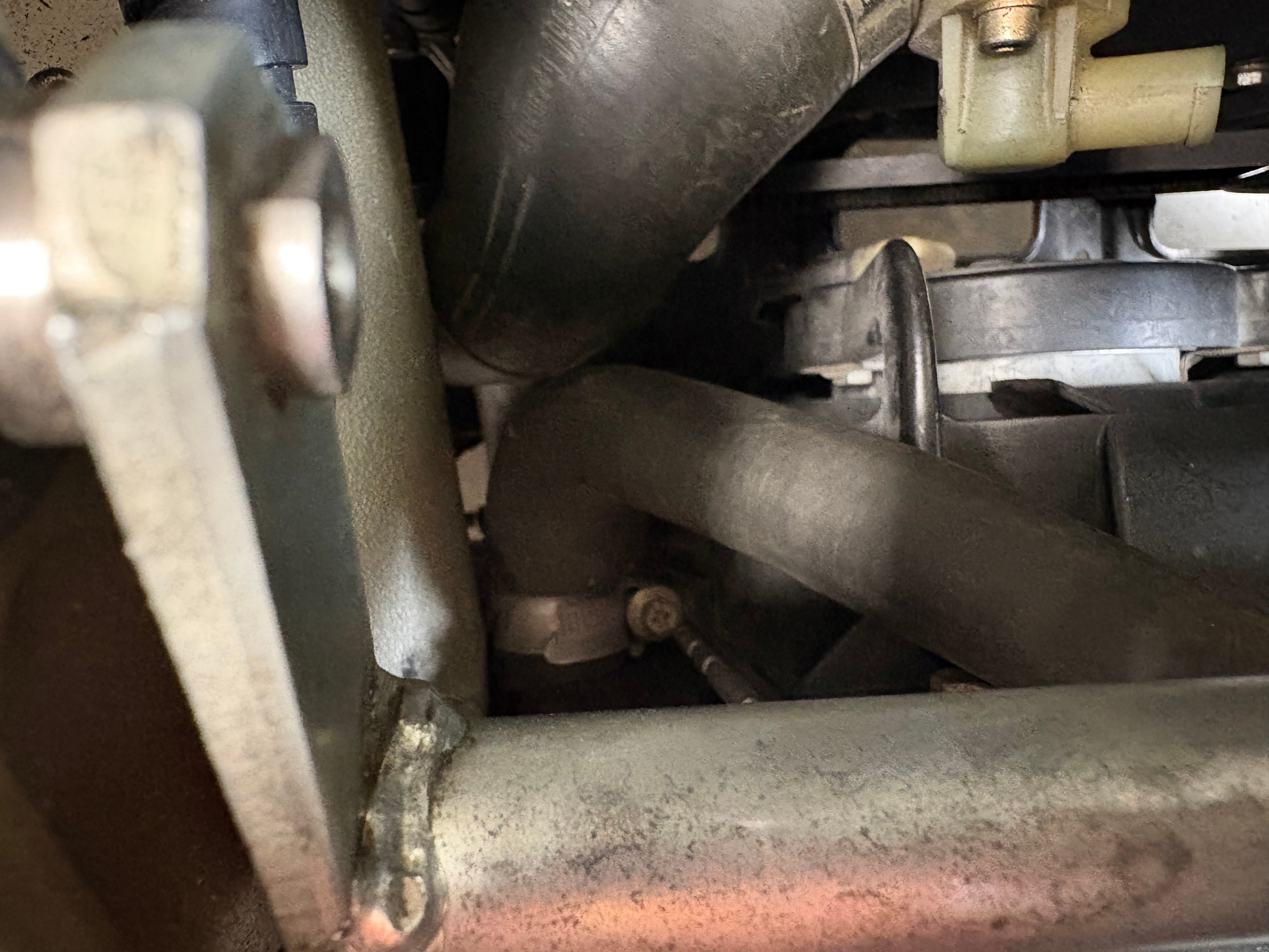 Hose connection to radiator