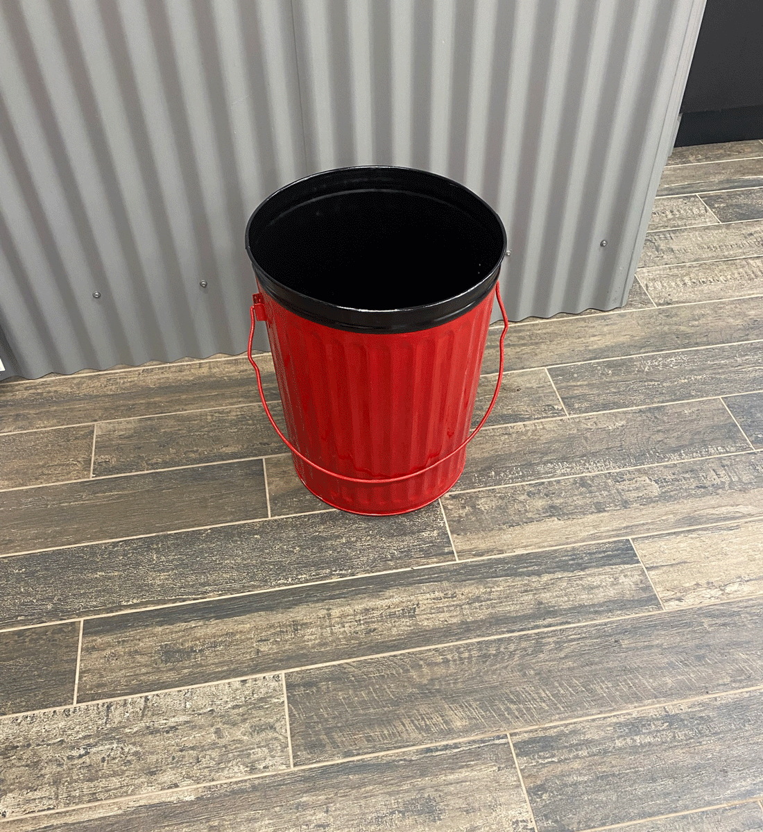 red-can.gif