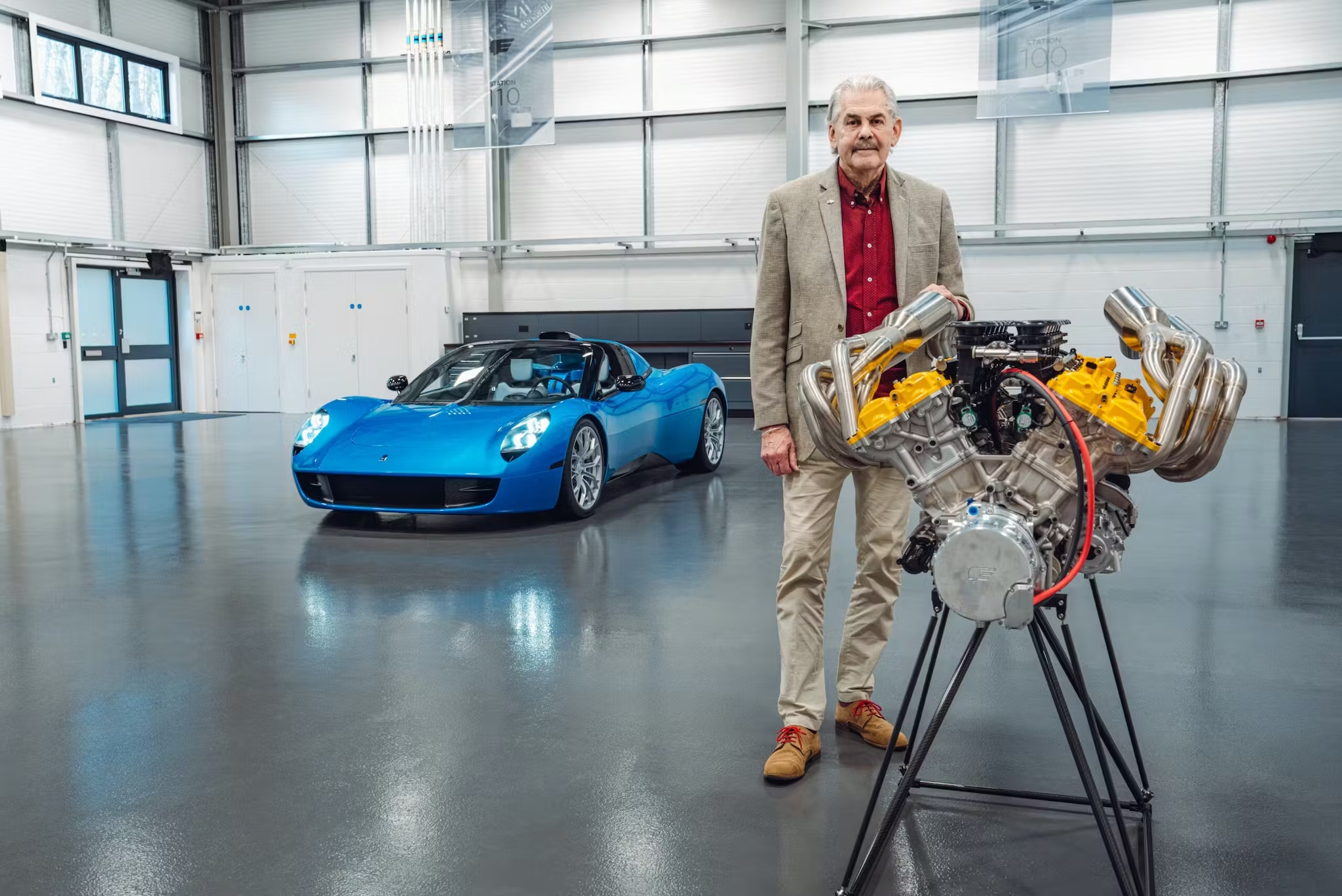 Gordon Murray with his T.33 Spider.jpg