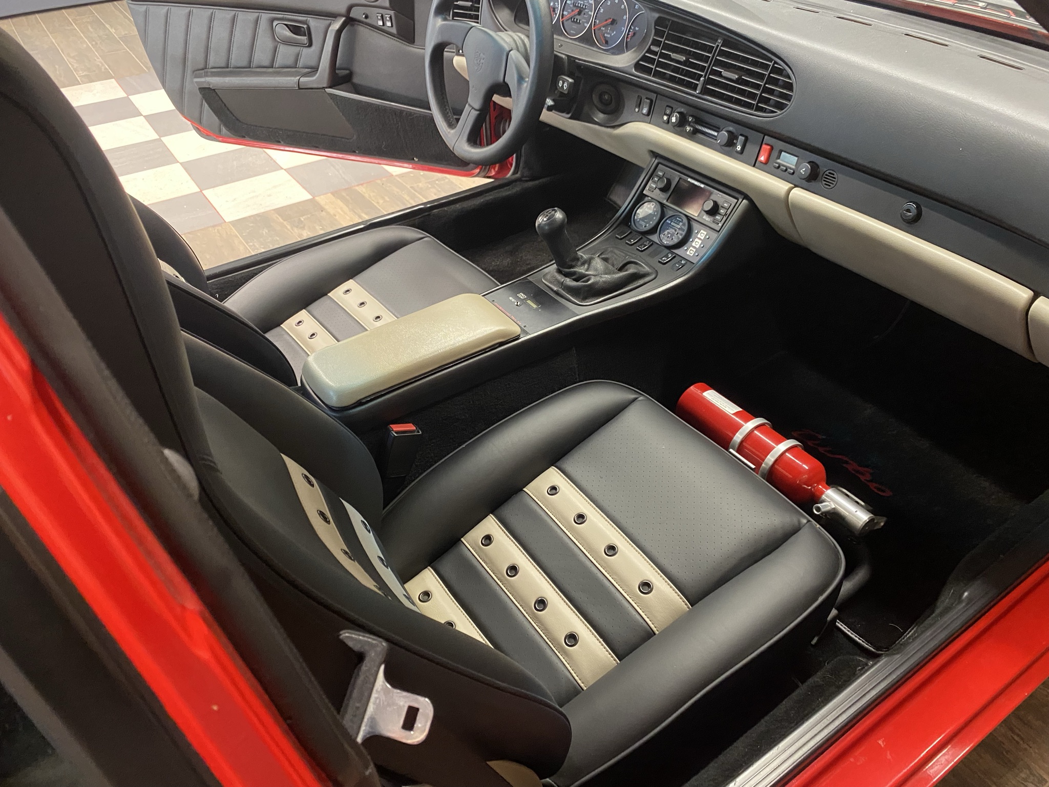 interior944.JPEG